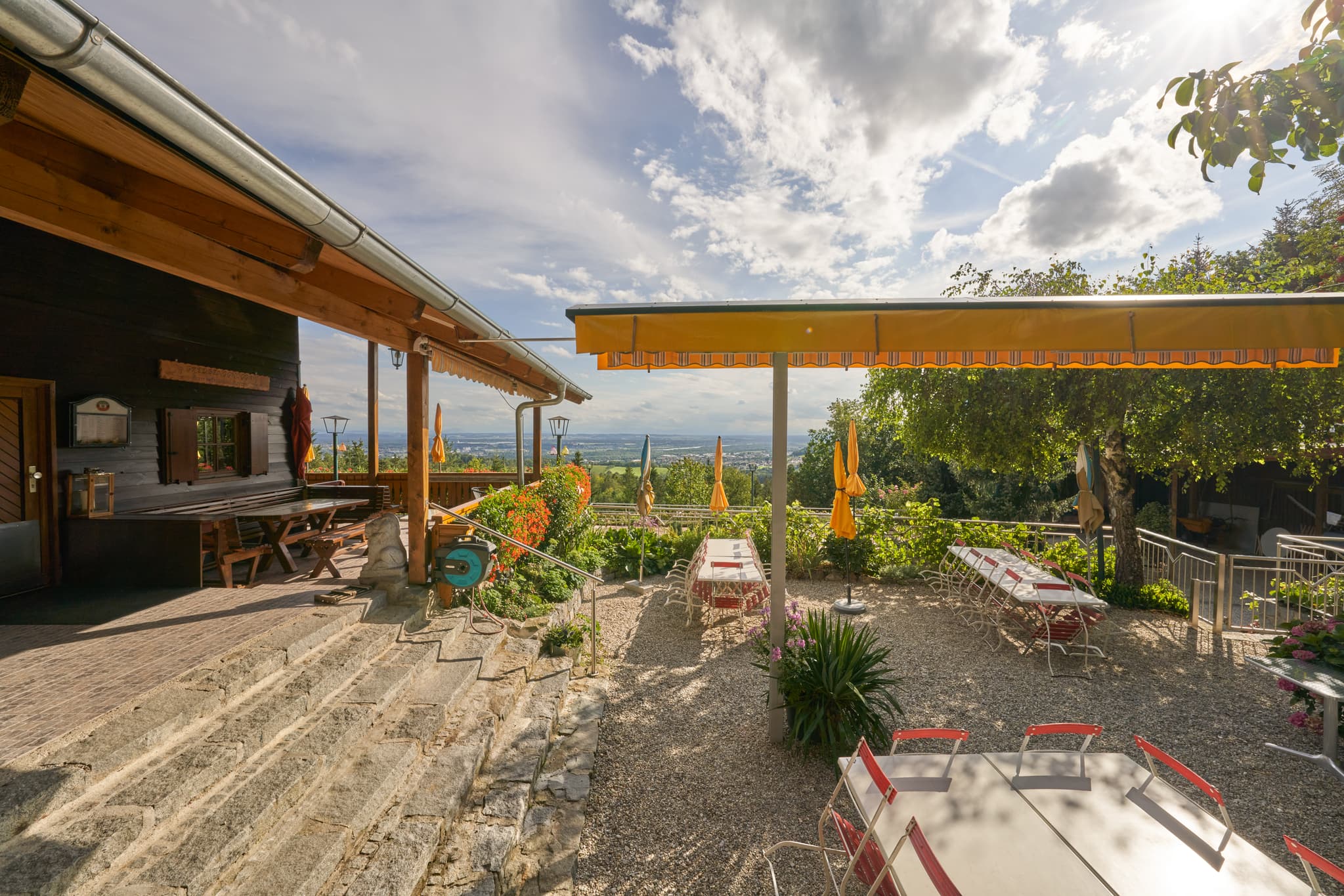 Schellenberghaus, Simbach am Inn, Rottal-Inn, Niederbayern - Gaststätte Schellenberghaus in Simbach am Inn, Landkreis Rottal-Inn, Niederbayern, Region Holzland, Bäderdreieck, Deutschland.