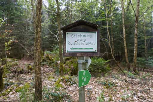 Schild zum Kultstein, St. Salvator, Bad Griesbach, Passau