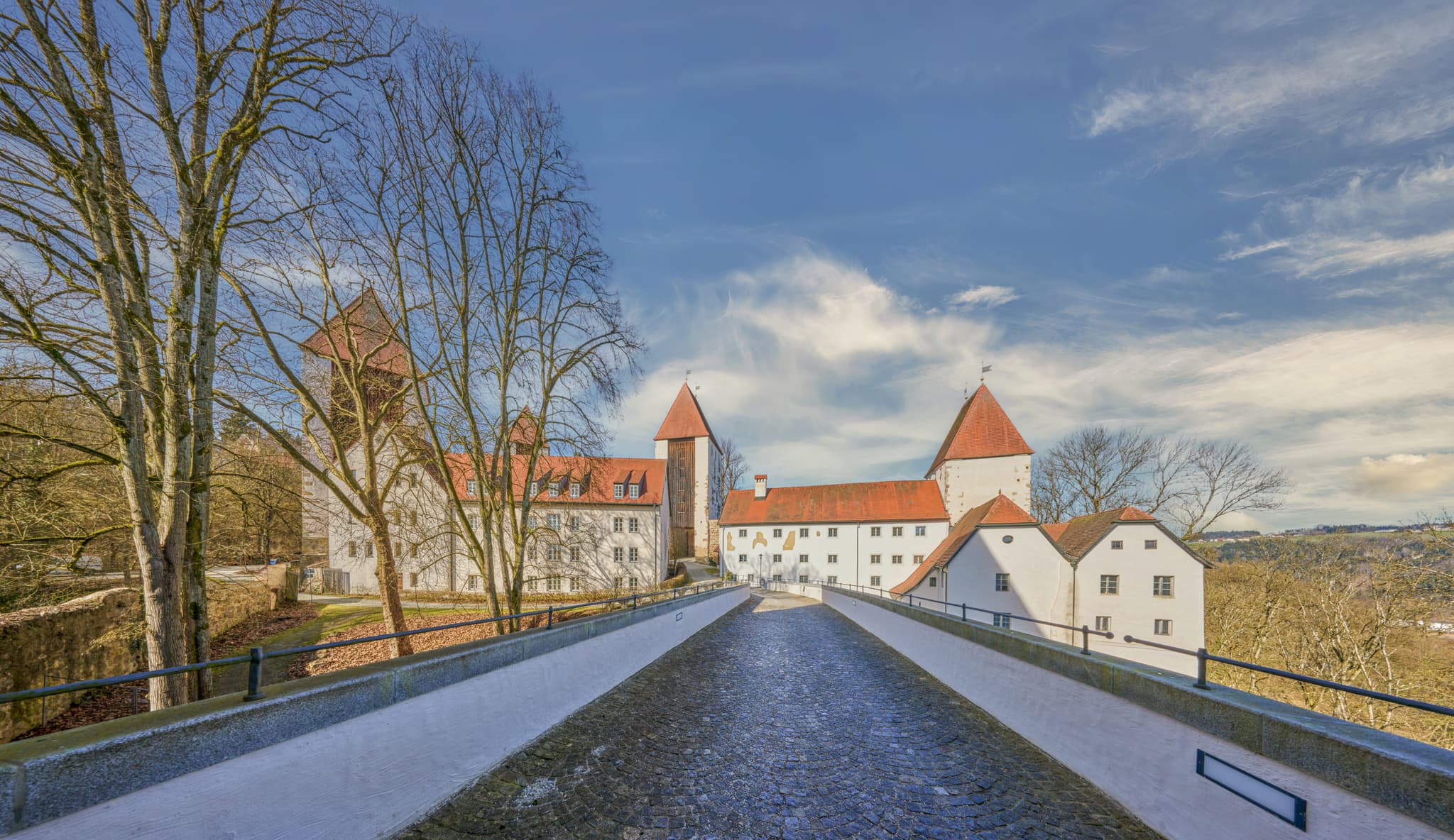 Schloss Neuburg, Neuburg am Inn, Passau, Niederbayern - Schloss Neuburg am Inn, historisches Bauwerk im Landkreis Passau, Niederbayern, Deutschland. Teil der Bayerische Golf- und Themenlandes.