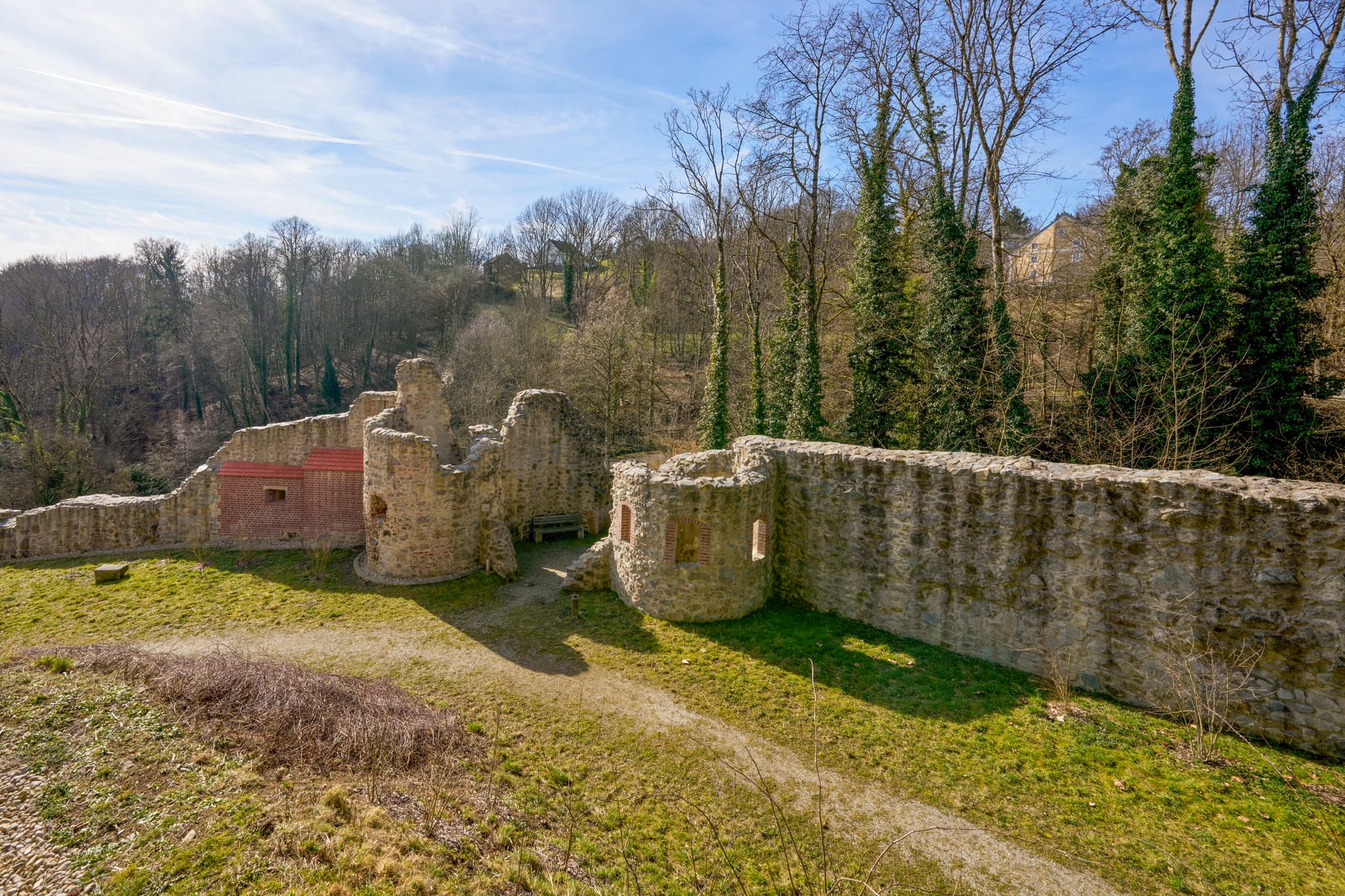 Schloss Neuburg, Neuburg am Inn, Passau, Niederbayern - Historischen Ruinen von Schloss Neuburg in Neuburg am Inn, Landkreis Passau, Niederbayern. Ein bedeutsames Bauwerk der Region Donau-Wald, Deutschland.