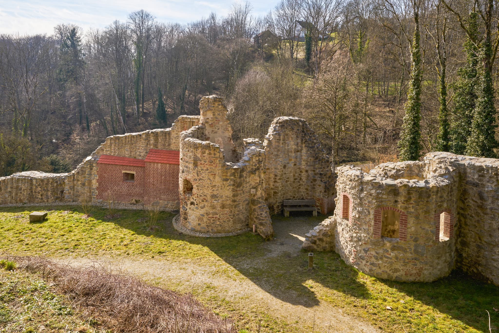 Schloss Neuburg, Neuburg am Inn, Passau, Niederbayern - Historischen Ruinen von Schloss Neuburg in Neuburg am Inn, Landkreis Passau, Niederbayern. Ein bedeutsames Bauwerk der Region Donau-Wald, Deutschland.