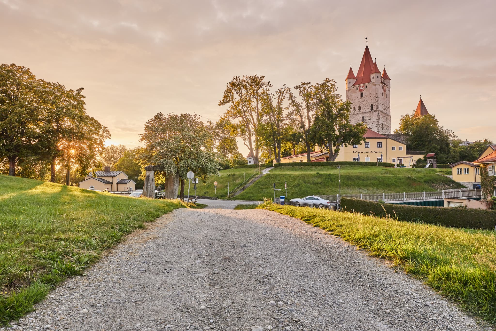 Schlossturm Burg Turm, Haag, Mühldorf am Inn, Oberbayern - Der historische Schlossturm in Haag, Landkreis Mühldorf am Inn, Oberbayern, Deutschland, ist ein markantes Wahrzeichen der Region Inn-Salzach.