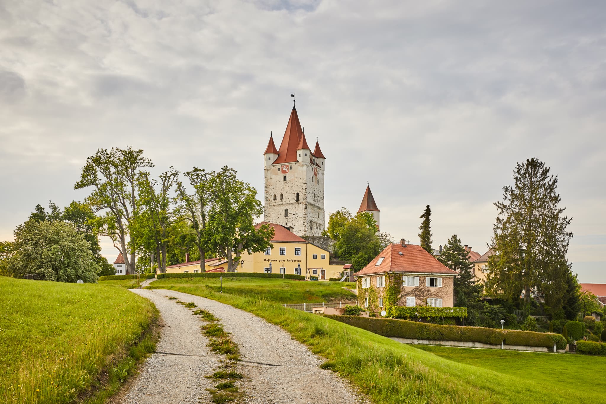 Schlossturm Burg Turm, Haag, Mühldorf am Inn, Oberbayern - Der Schlossturm in Haag, Landkreis Mühldorf am Inn, Oberbayern, Deutschland. Wahrzeichen der Region Inn-Salzach.