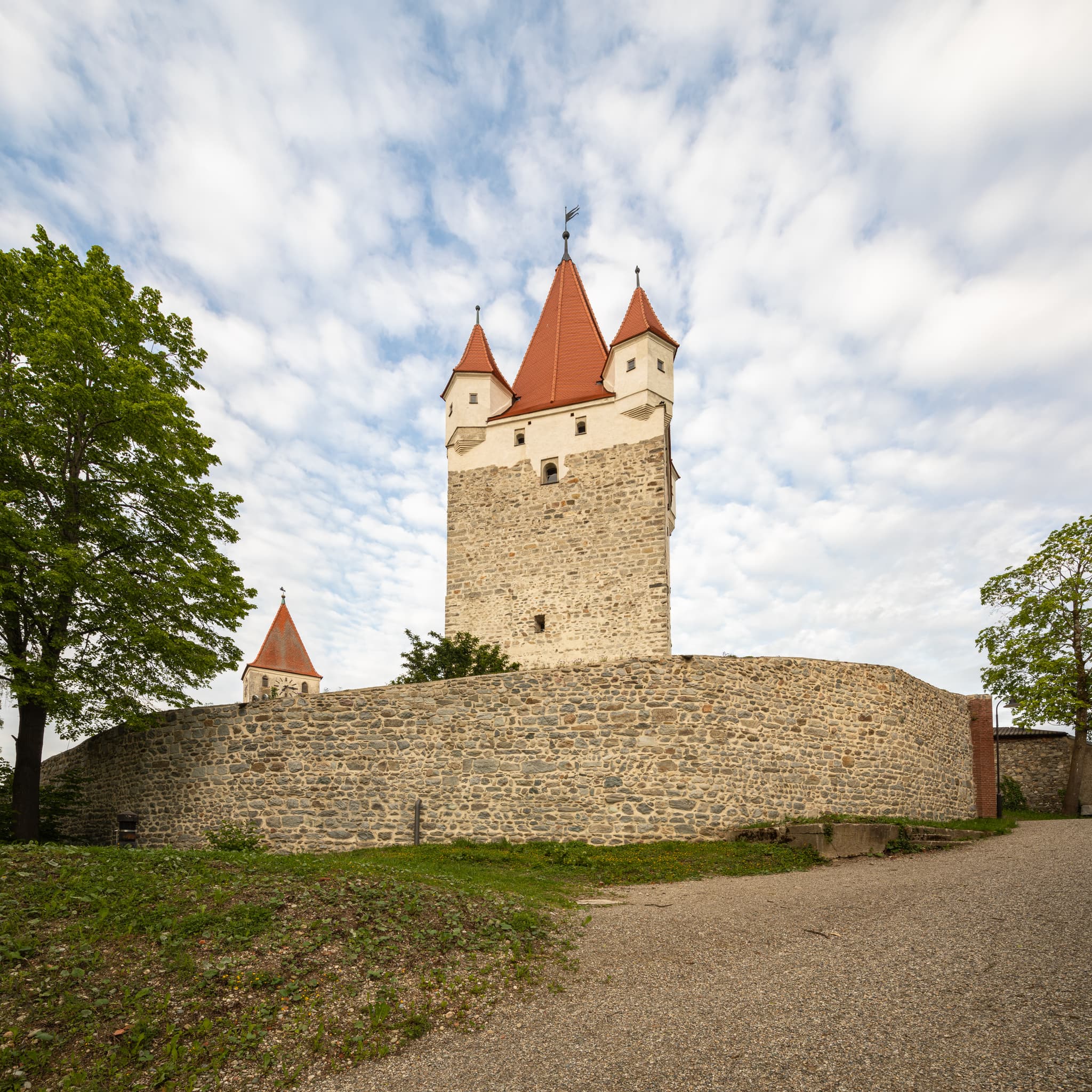 Schlossturm Burg Turm, Haag, Mühldorf am Inn, Oberbayern - Historischer Schlossturm und Burgturm in Haag, Landkreis Mühldorf am Inn, Oberbayern. Das Bauwerk der Inn-Salzach-Region, Deutschland, zeigt seine Architektur.