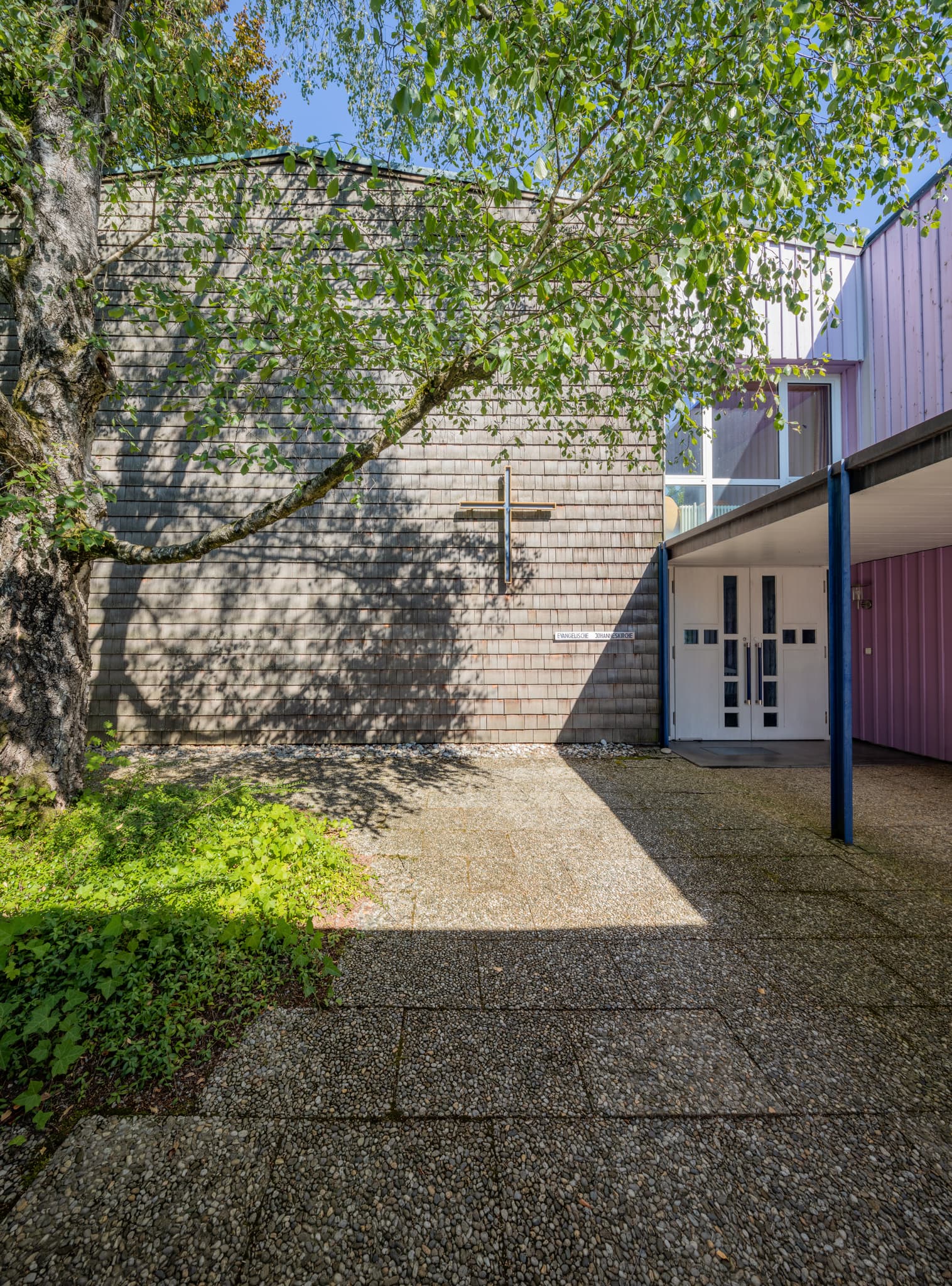 St. Johannes Bad Griesbach, Passau, Niederbayern - Die Evangelisch-Lutherische Kirchengemeinde St. Johannes in Bad Griesbach im Rottal, Landkreis Passau, Niederbayern. Ein modernes Kirchengebäude.