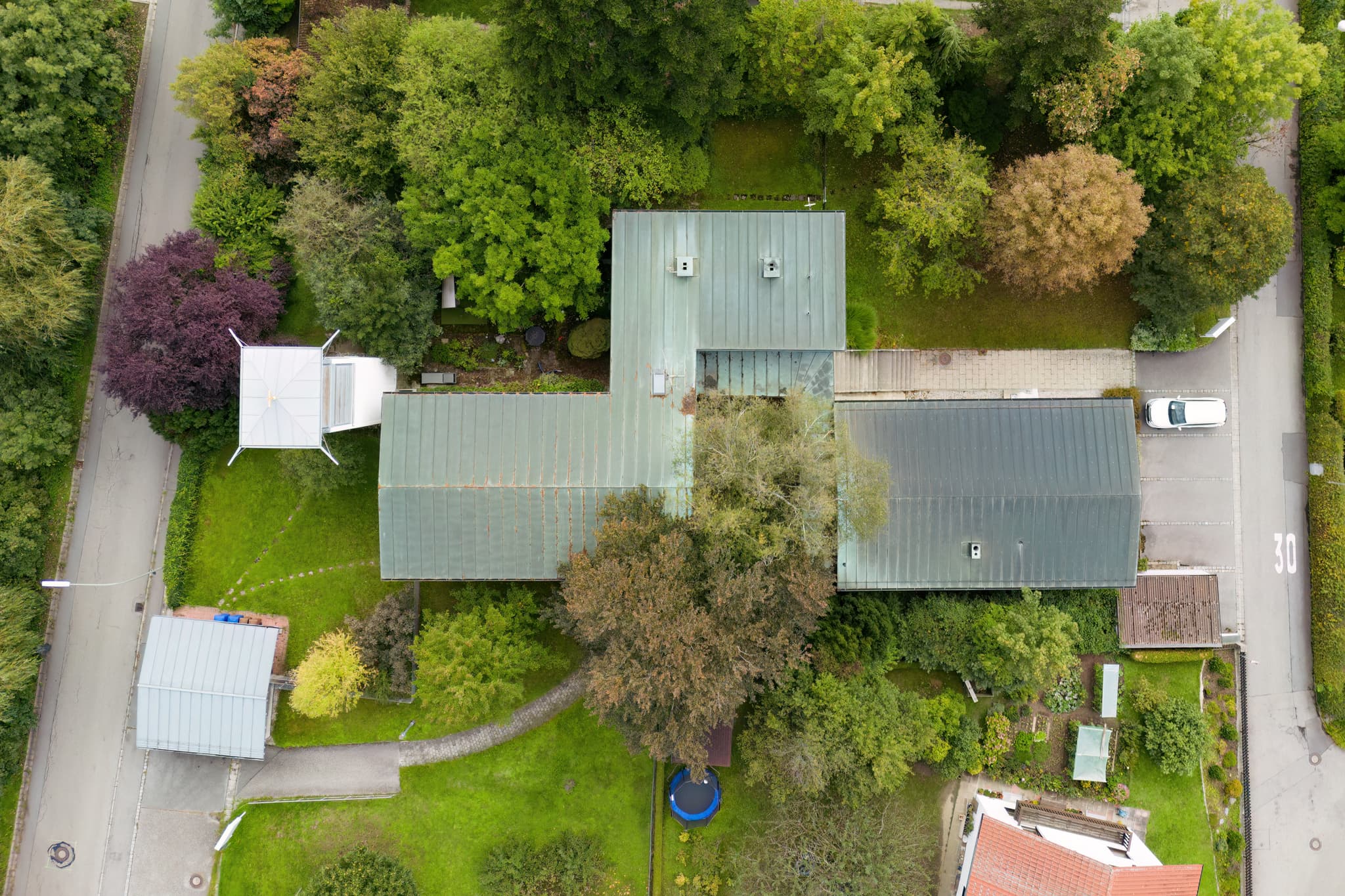 St. Johannes Luftbild, Bad Griesbach, Passau, Niederbayern. - Luftbild der Evangelisch-Lutherischen Kirchengemeinde St. Johannes in Bad Griesbach, Landkreis Passau, Niederbayern, Rottal, Deutschland.