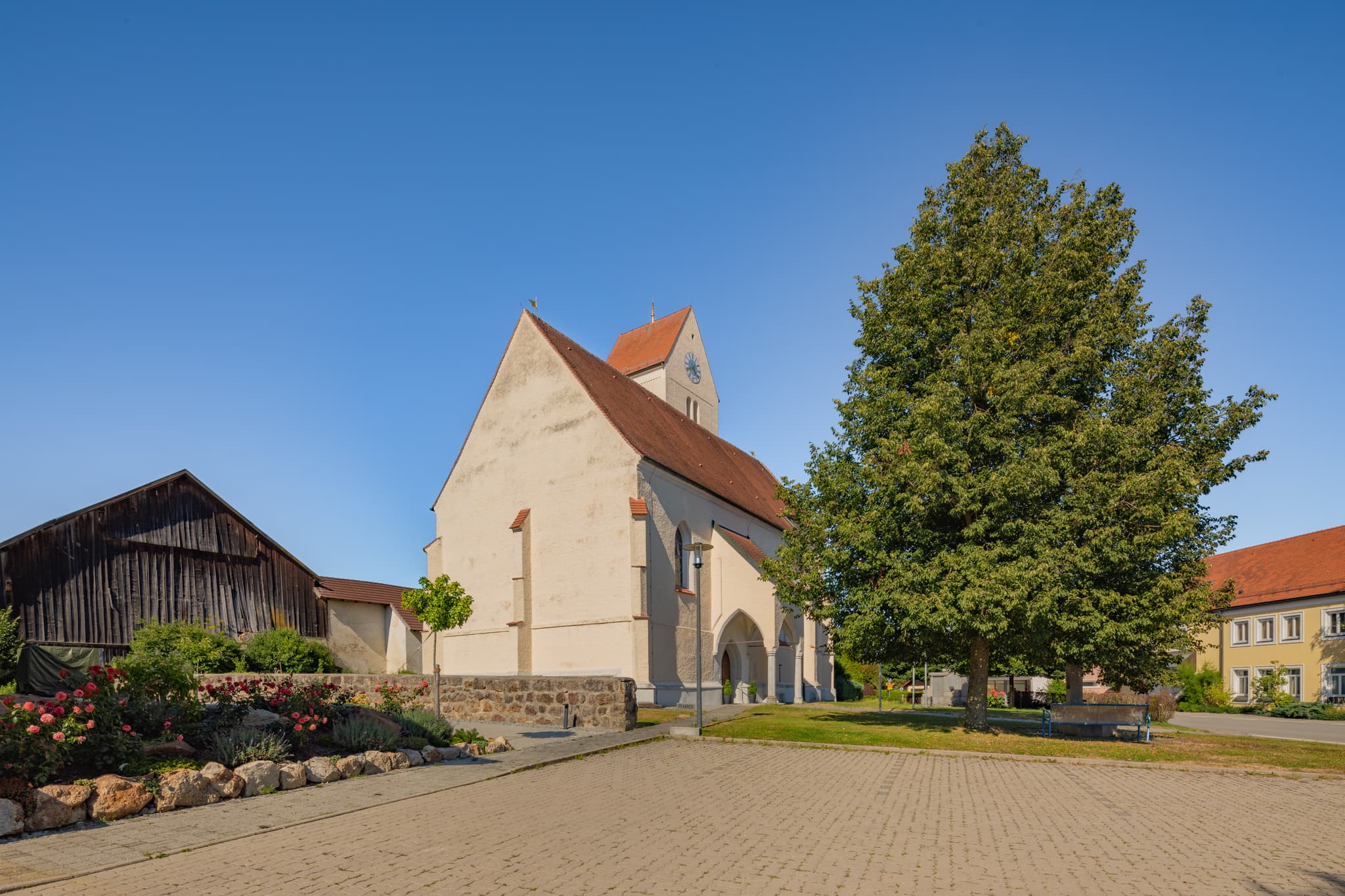 St. Valentin Reutern, Bad Griesbach, Passau, Niederbayern - Die Pfarrkirche St. Valentin in Reutern, Ortsteil von Bad Griesbach, Landkreis Passau, Niederbayern. Ein Juwel im Herzen des Bäderdreiecks, Deutschland.