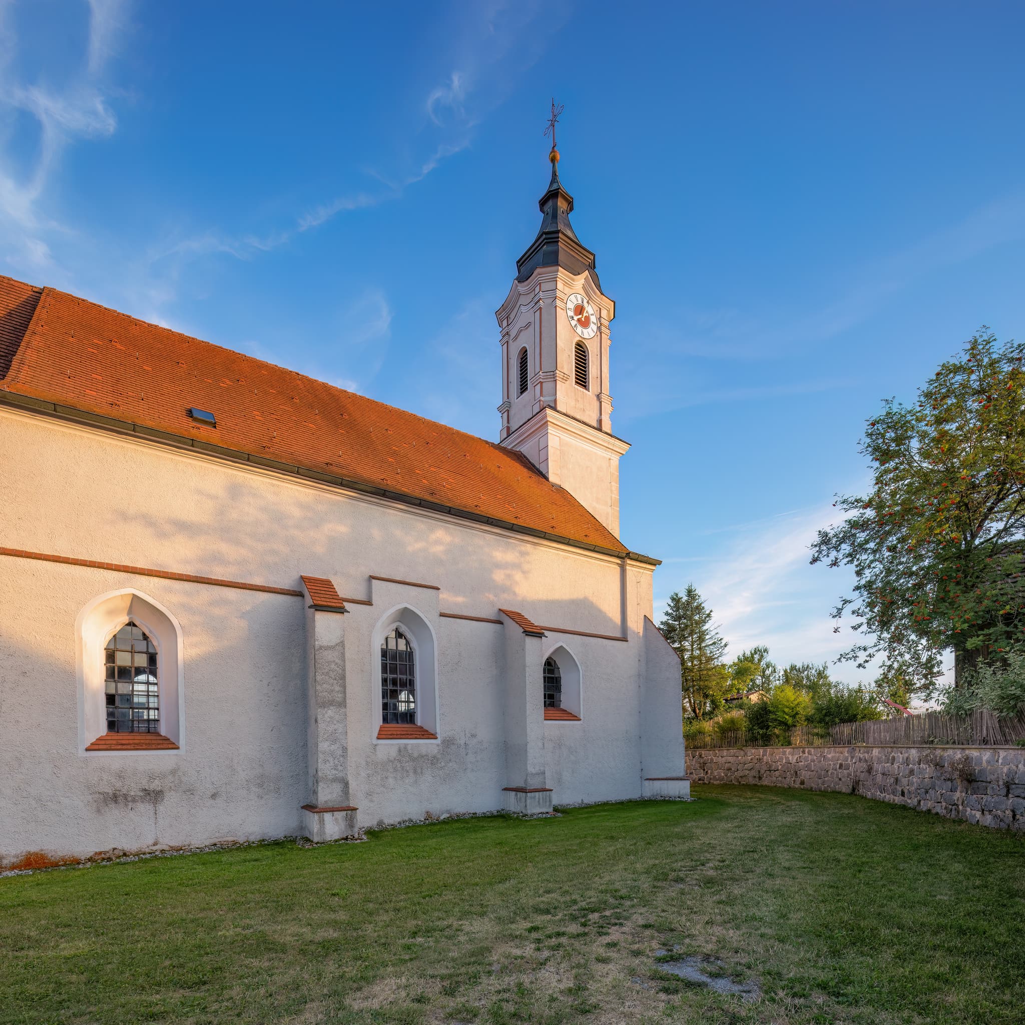 St. Wolfgang Wallfahrtskirche, Bad Griesbach, Niederbayern - Die beeindruckende St. Wolfgang Wallfahrtskirche in Bad Griesbach im Landkreis Passau, Niederbayern, Deutschland. Ein spiritueller Ort der Ruhe und Schönheit.