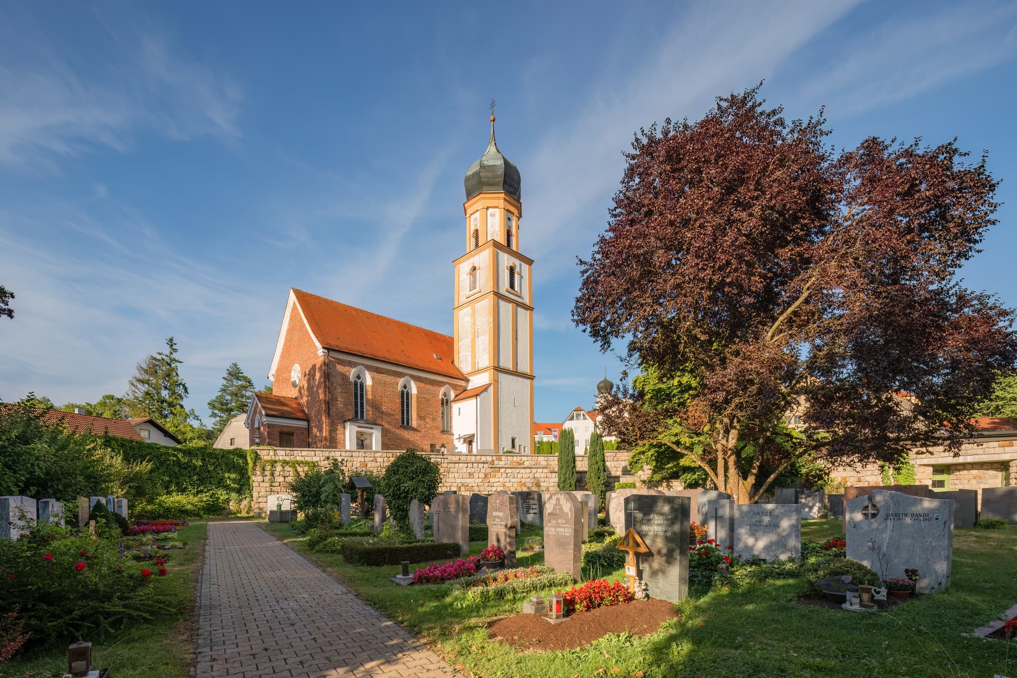 Stadt St. Michael Friedhofskirche, Bad Griesbach, Passau - Friedhofskirche St. Michael in Bad Griesbach mit Friedhof, Landkreis Passau, Niederbayern, Bayern, Deutschland.