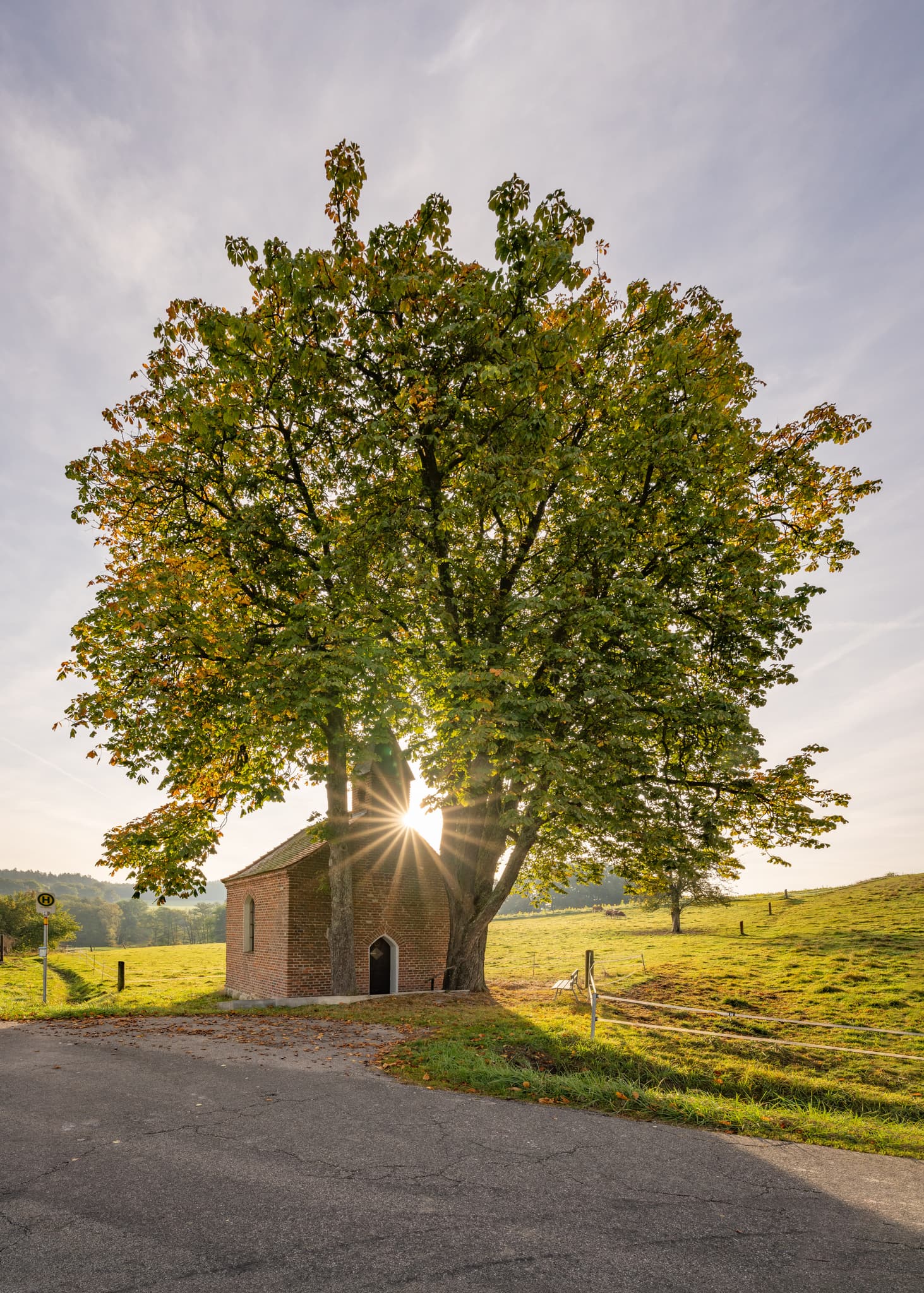Steina Kapelle, Bad Birnbach, Niederbayern, Bäderdreieck - Ein Bild der Steina Kapelle in Bad Birnbach, Landkreis Rottal-Inn, Niederbayern. Diese kleine Kapelle im Bäderdreieck Deutschlands ist umgeben von Feldern.