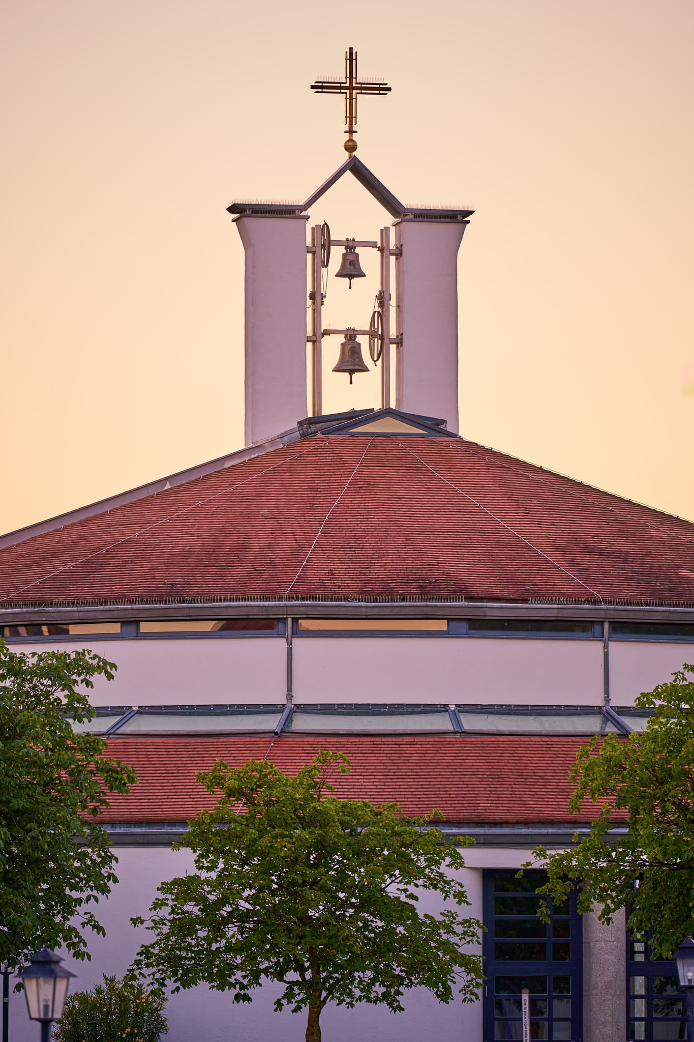 Therme Emmauskirche, Bad Griesbach, Bäderdreieck - Blick auf die Therme Emmauskirche in Bad Griesbach im Landkreis Passau, Niederbayern, Deutschland. Das Bäderdreieck ist eine bekannte Kurregion.