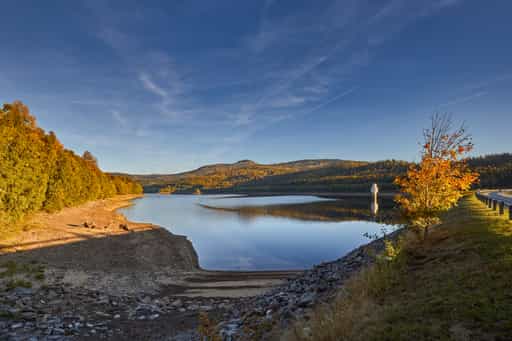 Trinkwassertalsperre Frauenau im Herbst, Regen, Niederbayern
