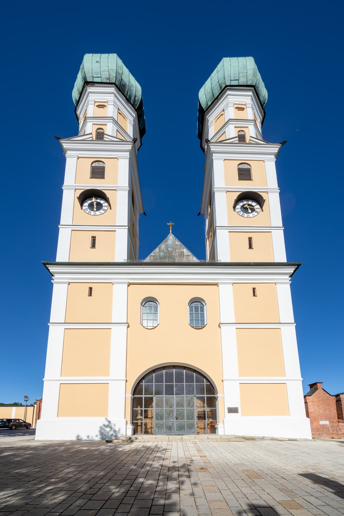 Wallfahrtskirche Gartlberg, Pfarrkirchen, Rottal-Inn - Wallfahrtskirche Gartlberg bei Pfarrkirchen, Rottal-Inn, Niederbayern, Deutschland. Barockes Wahrzeichen mit zwei Zwiebeltürmen in der Region Holzland.