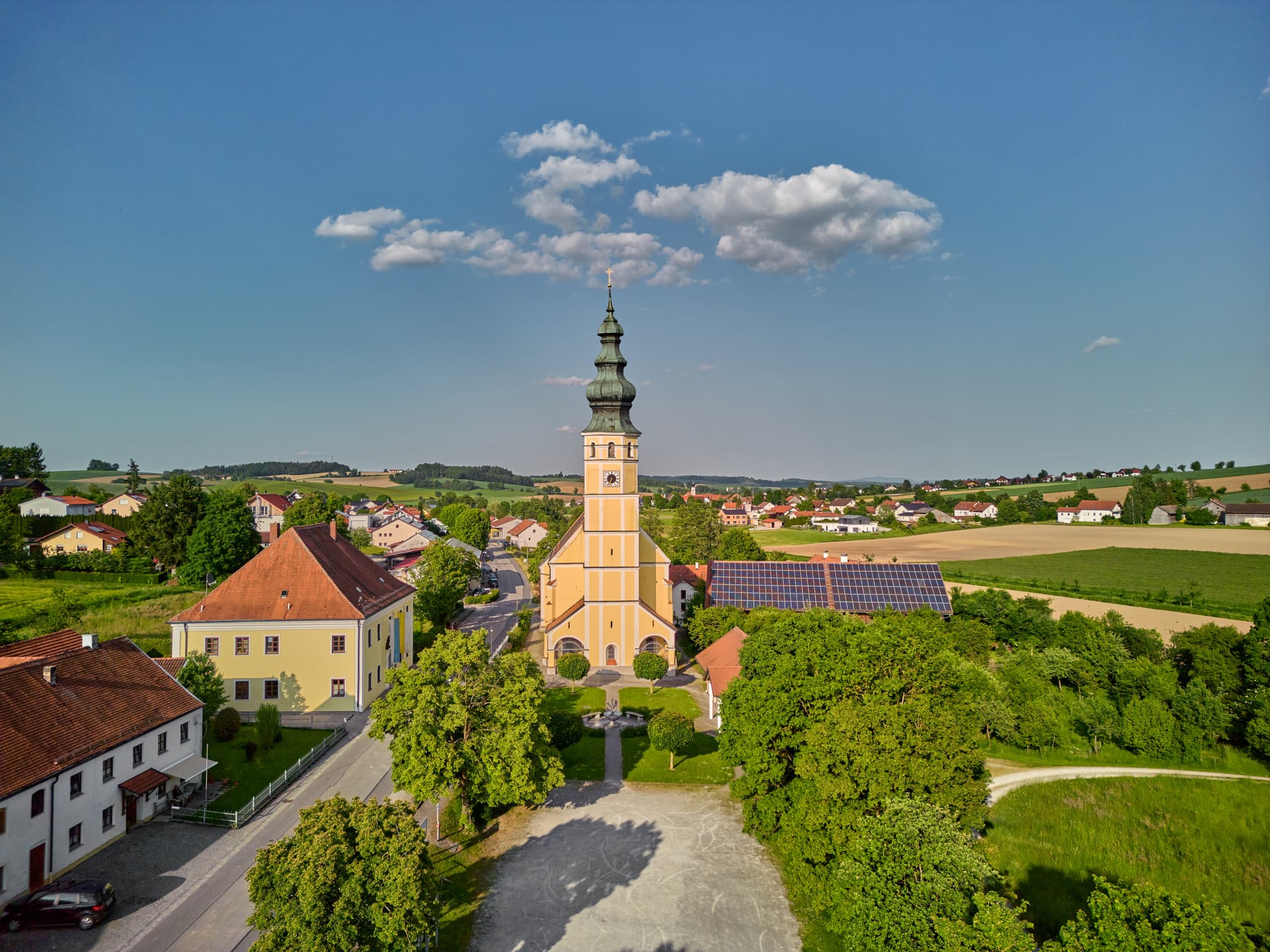 Wallfahrtskirche Sammarei, Ortenburg, Passau, Niederbayern - Entdecke die Wallfahrtskirche Mariä Himmelfahrt in Sammarei, Ortenburg, Landkreis Passau, Niederbayern, Deutschland.