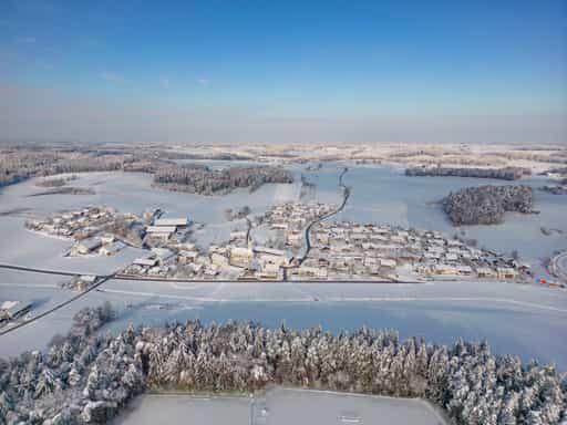 Winter Luftbild Sportplatz, Erlbach, Altötting, Oberbayern