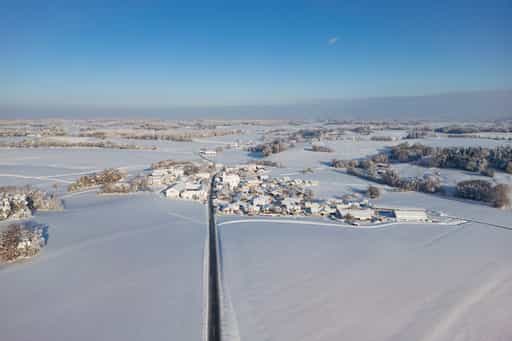 Winterliches Luftbild von Arbing, Reischach, Altötting